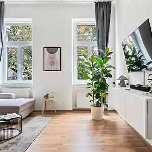 cozy-generous-city-apartment-10-min-to-city-centre.vienna-besthotels.com/